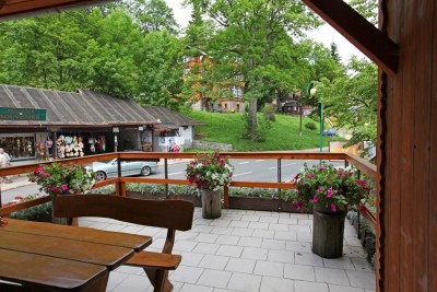 Balkon przydatny, by podziwiać okolicę z własnego pokoju - Karpacz, pokój Ośrodek KAMIEŃCZYK.