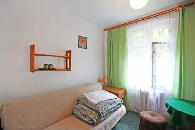 Zdjęcie przedstawia pokój w pokoju Ośrodek KAMIEŃCZYK w Karpaczu (woj. dolnośląskie)
