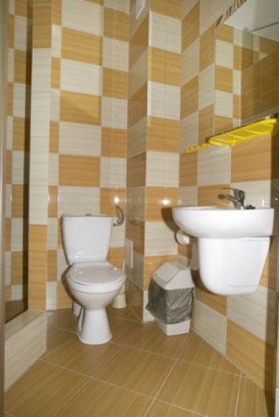 Na fotografii przedstawiona jest łazienka w pensjonacie DIAMENT nad morzem