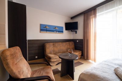 Sofa w pokoju - pokój Ambre Mare