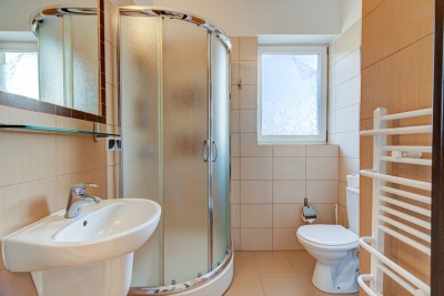 Pokój Ambre Mare nad morzem posiada tak wyposażone łazienki