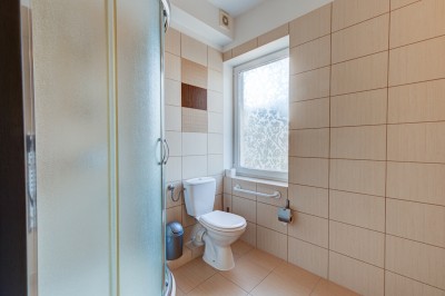 W pokoju Ambre Mare w Pobierowie można skorzystać z łazienki przedstawionej na fotografii