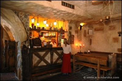Hotel Agat (Szklarska Poręba, ul. 1 Maja 11) oferuje swoim gościom przytulny i stosownie zaopatrzony drink bar.