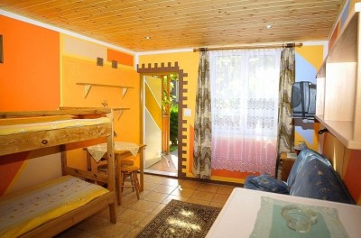 Prezentujemy przykładowy pokój w domku letniskowym MEWA w Pogorzelicy nad morzem