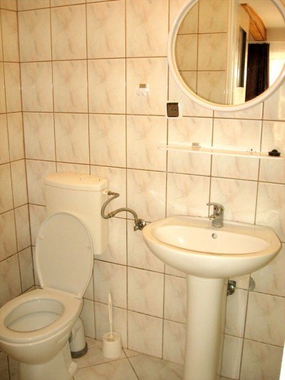 Tak prezentuje się łazienka w domku letniskowym CAMPING PIK (ul. Wojska Polskiego 4, 72-351 Pogorzelica)
