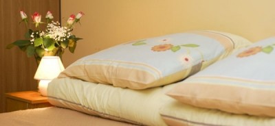 Pokój Dom Gościnny ROMANA - łóżko w pokoju