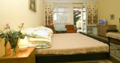 Zdjęcie przedstawia spanie małżeńskie | pokój Dom Gościnny ROMANA. Pomorze Zachodnie