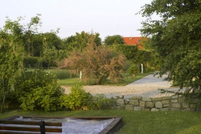 Na zdjęciu widzimy ogród przy pokoju Dom Gościnny ROMANA w Rewalu