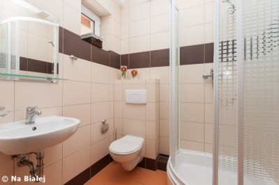 W domu wypoczynkowym NA BIAŁEJ w Rewalu można skorzystać z łazienki przedstawionej na zdjęciu