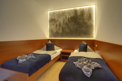 Zdjęcie przedstawia łoże w pokoju SAFIR