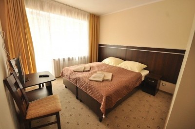 Fotografia przedstawia łóżko małżeńskie w pokoju - Willa Celina | Karpacz (wypoczywaj w górach) 
