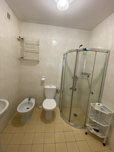 W ośrodku wczasowym OW DUET w Karpaczu można skorzystać z łazienki przedstawionej na fotce