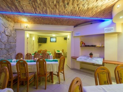 Atmosfera w restauracji to jeden z atutów pokoju KRÓLOWA KARKONOSZY - Karpacz, ul. Konstytucji 3 Maja 59.