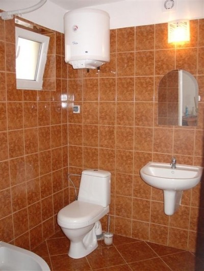 Widok na łazienkę w pokoju ASTORIA w Niechorzu nad morzem