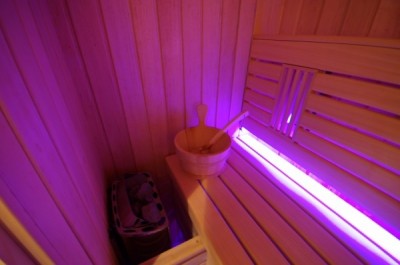 VILLA SOLARIS w Niechorzu to willa, gdzie turyści mogą swobodnie korzystać z sauny na terenie obiektu nad morzem.
