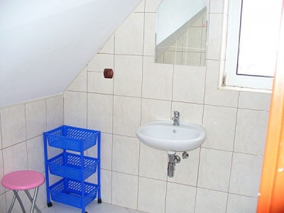 Po całym dniu pełnym atrakcji w Ustroniu Morskim można odświeżyć się w takiej oto łazience w domu gościnnym Wiki