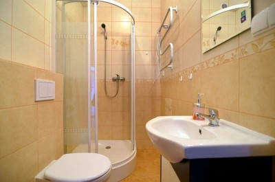 W domku letniskowym Domki U ESIA w Sarbinowie można skorzystać z łazienki przedstawionej na fotce
