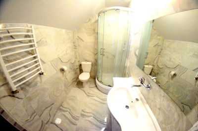 Fotka przedstawia łazienkę w pokoju Pensjonat MARLEN