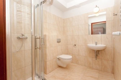 Fotka przedstawia łazienkę w pensjonacie NAWIGATOR SPA