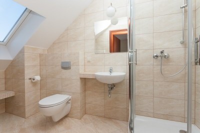 Pensjonat NAWIGATOR SPA nad morzem posiada tak wyposażone łazienki