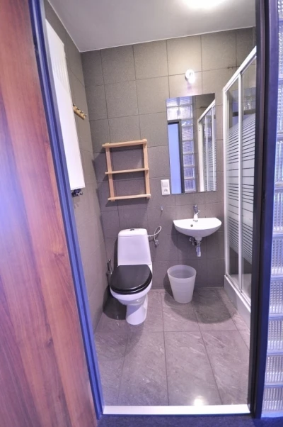 Przykładowa łazienka w willi SKAŁA (w górach, woj. dolnośląskie)