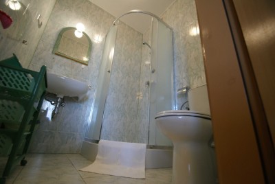 Fotografia przedstawia łazienkę w pokoju Pensjonat JOANNA I RAFI