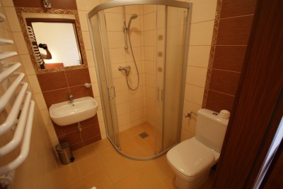 Przykładowa łazienka w pokoju Pensjonat JOANNA I RAFI (nad morzem, woj. zachodniopomorskie)