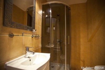 Tak prezentuje się łazienka w pokoju Willa TALASSO (ul. Piastowska 6, 72-344 Rewal)