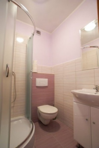 W willi Villa Molo w Rewalu można skorzystać z łazienki przedstawionej na fotografii