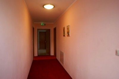 Wnętrzarskie foto na korytarzu w pensjonacie Villa Molo w Rewalu.