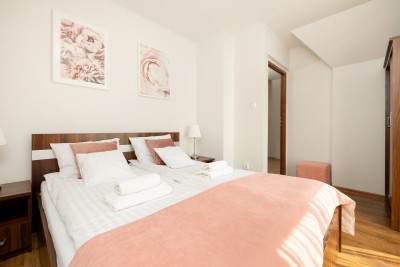 Zdjęcie przedstawia łóżko | apartament Apartamenty EWiTA. Pomorze Zachodnie