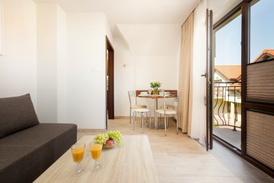 Na zdjęciu przedstawiony jest pokój w apartamencie Apartamenty EWiTA w którym macie możliwość Państwo się zatrzymać podczas pobytu w Sarbinowie