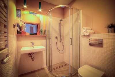 Tak prezentuje się łazienka w apartamencie Apartamenty BURSZTYNOWA 17 (ul. Bursztynowa 17a, 72-350 Niechorze)