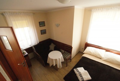 Na fotografii przedstawiony jest pokój w pokoju Willa MARZENIE (ul. Długa 8, 72-344 Rewal, woj. zachodniopomorskie)