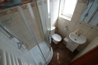 Widok na łazienkę w pokoju Willa MARZENIE w Rewalu nad morzem