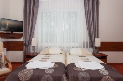 Łóżko w pokoju - ośrodek wypoczynkowy Domki i Pokoje BOSMAN