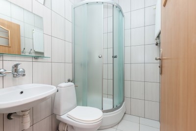 Po całym dniu pełnym atrakcji w Pogorzelicy można odświeżyć się w takiej oto łazience w pokoju DZIEJBA LEŚNA