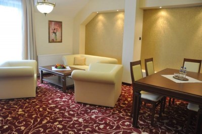 Na fotce widzimy pokój w hotelu Hotel DZIKI POTOK *** Konferencje & SPA w którym będziecie mogli Państwo się zatrzymać podczas wczasów w Karpaczu