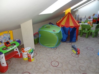 W SPA SANUS w Świeradowie-Zdroju wydzielono pokój zabaw specjalnie dla dzieci. Adres obiektu to ul. B. Prusa 4.