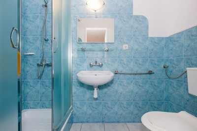 Przykładowa łazienka w pokoju Domek Przy Plaży AGNIESZKA (nad morzem, woj. zachodniopomorskie)