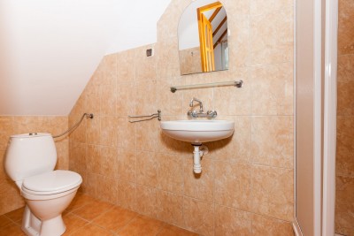 Po całym dniu pełnym atrakcji w Rewalu można odświeżyć się w takiej oto łazience w pokoju Domek Przy Plaży AGNIESZKA