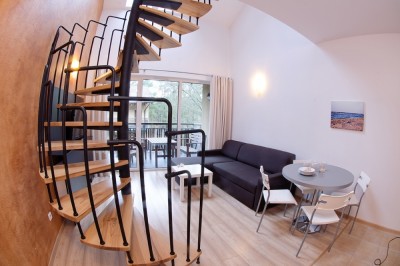 Pogorzelica - apartament LEŚNY RESORT to obiekt turystyczny z jadalnią, urządzoną i wyposażoną jak należy.