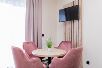 Prezentujemy przykładowy pokój w domu gościnnym Flamingo w Pobierowie nad morzem