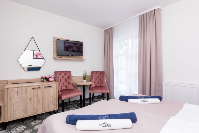 Fotografia przedstawia spanie w pokoju - Villa Solaris | Pobierowo (wypoczywaj nad morzem) 