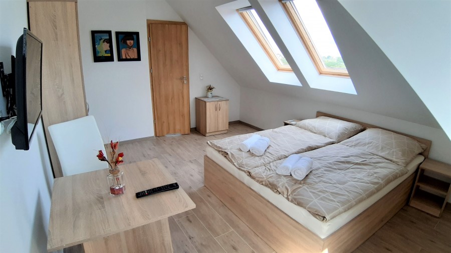 Fotografia przedstawia spanie w pokoju Pokoje gościnne i apartamenty