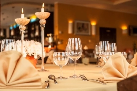 Pokój Villa DEL MAR w Niechorzu - restauracja nad morzem. Śniadanie, lunch, obiad, podwieczorek, kolacja czy deser - restauracja przy pokoju Villa DEL MAR zawsze stanie na wysokości zadania.