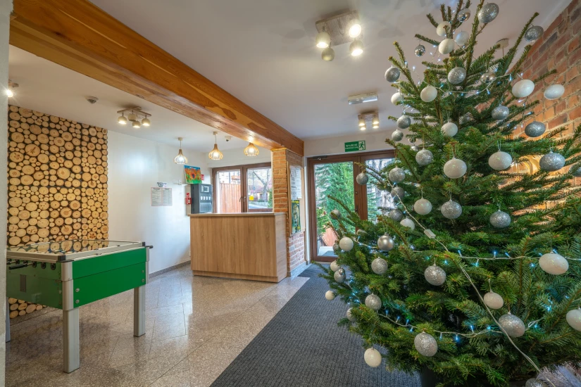 W pokoju w pokoju Ośrodek Wypoczynkowy HALNY Na fotografii widzimy pokój w pokoju Ośrodek Wypoczynkowy HALNY (ul. Partyzantów 15, 58-580 Szklarska Poręba, woj. dolnośląskie)