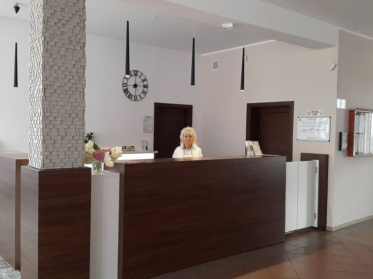 Zdjęcie zrobione w części recepcyjnej ośrodka wczasowego ORW PROMYCZEK w Sarbinowie (ul. Nadmorska 61).