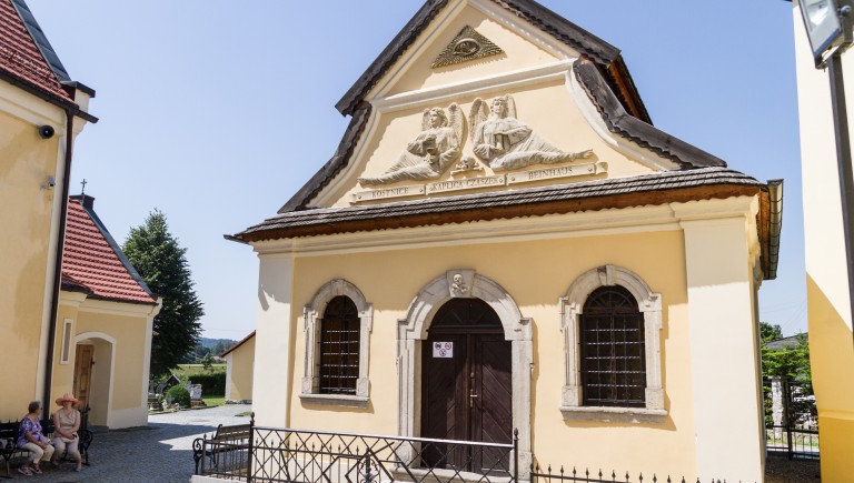 Kaplica Czaszek w Czermnej (27 km)