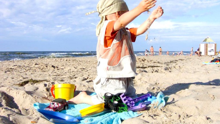 5 sprawdzonych pomysłów na wakacje z dziećmi nad morzem